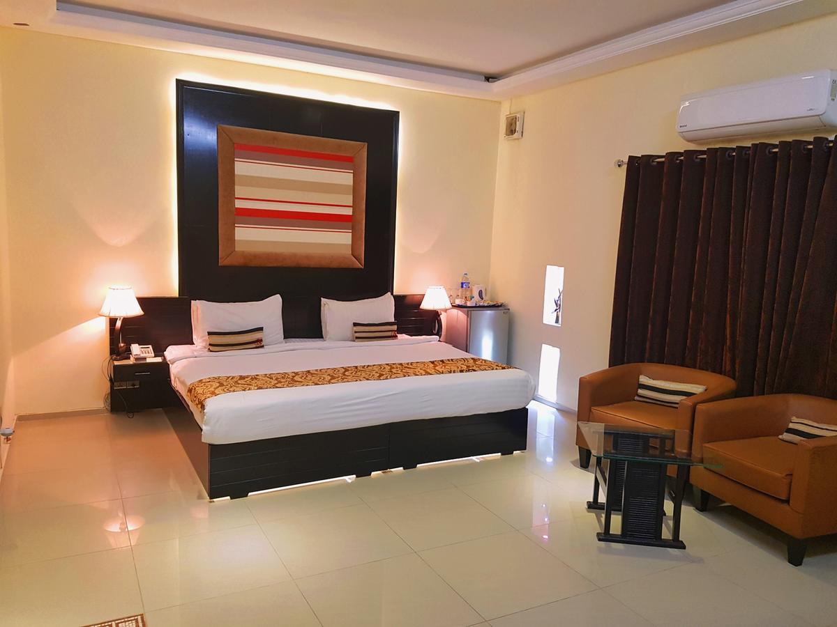 Grand Enclave Hotell Lahore Eksteriør bilde